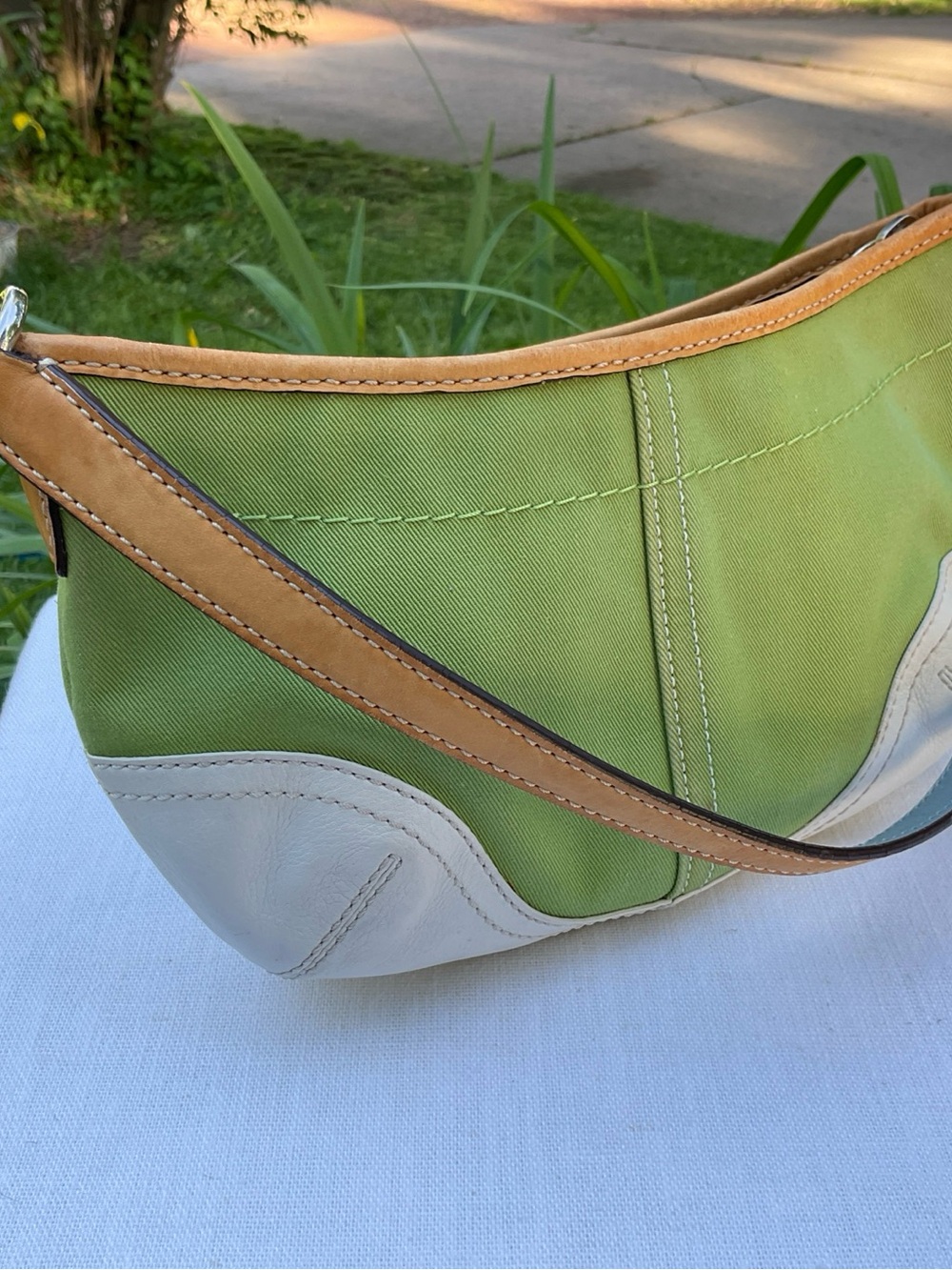VINTAGE COACH GREEN W/WHITE LEATHER DEMI daisy BAG 1813 - Picture 9 of 13